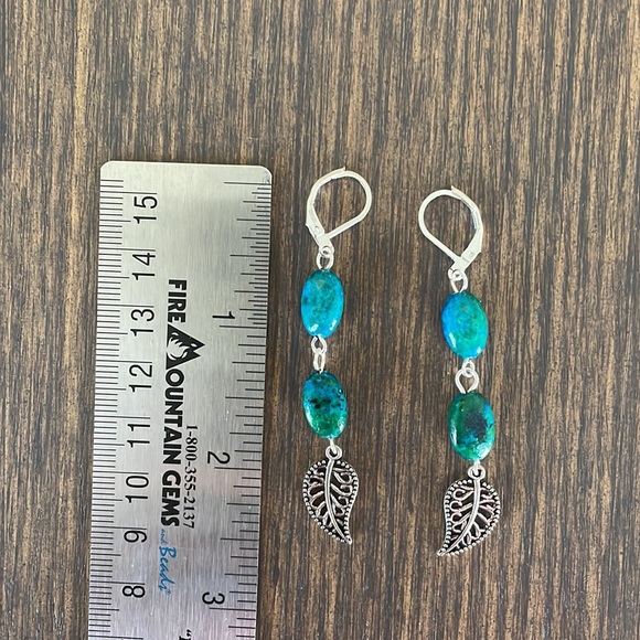 HAND CRAFTED EARRINGS Dangling Turquoise Dyed Stone Ovals Silver Plated Leave - Picture 3 of 11